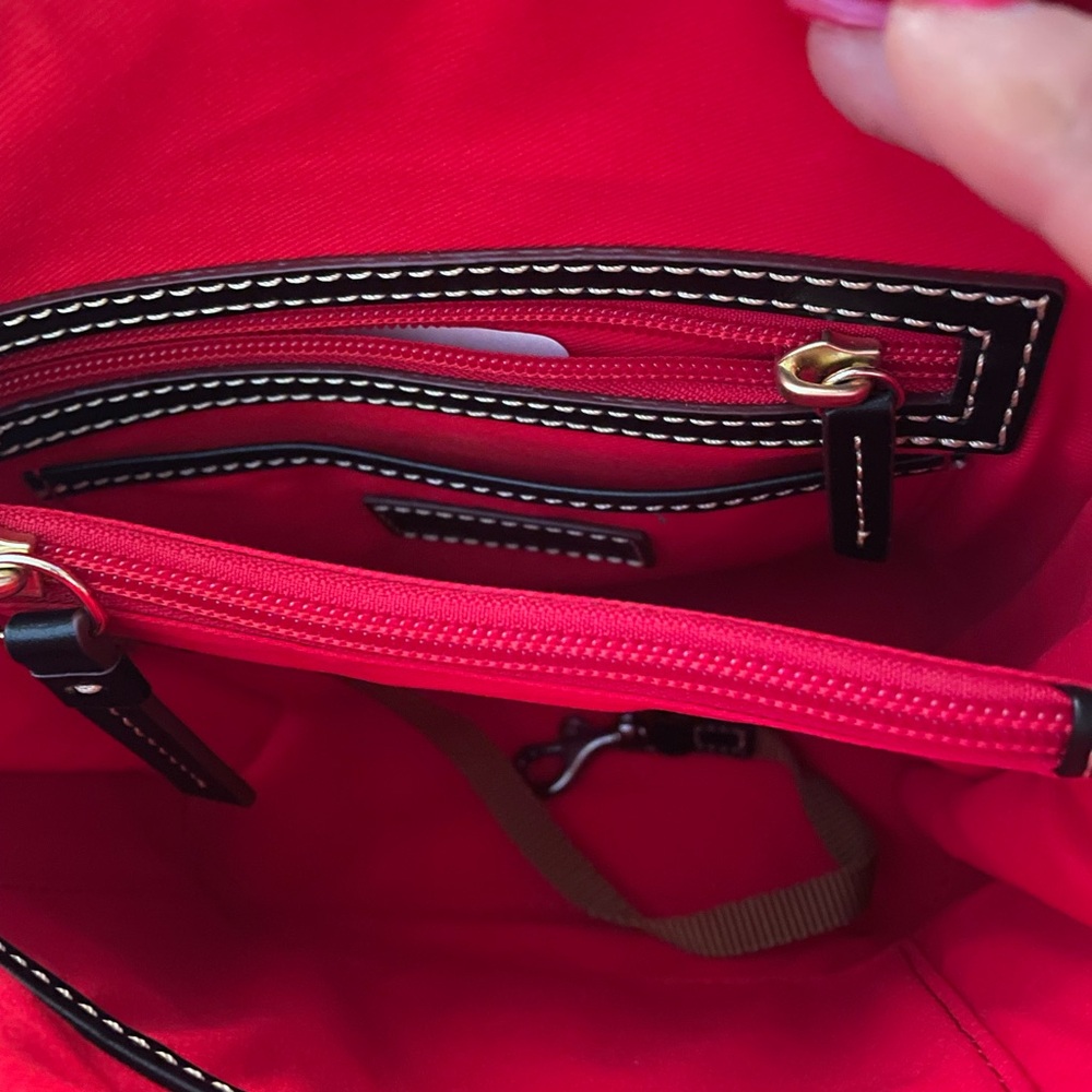 NWT Dooney & Bourke Trixie Black Crossbody with Contrast Stitching - Picture 6 of 8